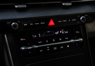 Подержанный автомобиль Kia Carnival 2021 года (18 фото)