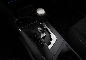 Подержанный автомобиль Toyota RAV4 2017 года (14 фото)