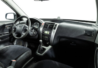 Подержанный автомобиль Hyundai Tucson 2008 года (9 фото)