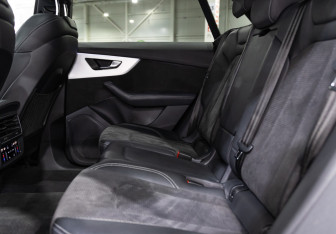 Подержанный автомобиль Audi Q8 2020 года (17 фото)