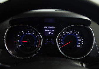 Подержанный автомобиль Hyundai Elantra Sedan 2013 года (11 фото)