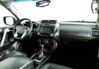 Подержанный автомобиль Toyota Land Cruiser Prado 2015 года (9 фото)