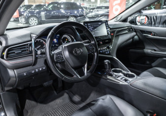 Подержанный автомобиль Toyota Camry Sedan 2021 года (11 фото)