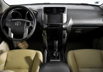 Подержанный автомобиль Toyota Land Cruiser Prado 2011 года (13 фото)