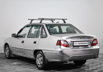 Подержанный автомобиль Daewoo Nexia Sedan 2013 года (6 фото)