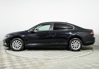 Подержанный автомобиль Volkswagen Passat Sedan 2017 года (8 фото)