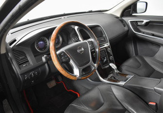 Подержанный автомобиль Volvo XC60 2012 года (9 фото)