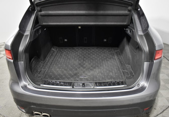 Подержанный автомобиль Jaguar F-Pace 2020 года (20 фото)