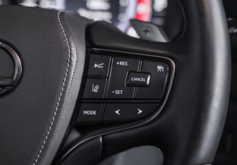 Подержанный автомобиль Lexus LS 2021 года (15 фото)