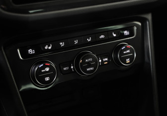 Подержанный автомобиль Volkswagen Tiguan 2017 года (18 фото)