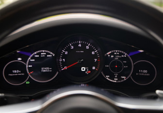 Подержанный автомобиль Porsche Cayenne 2019 года (15 фото)