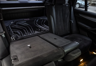 Подержанный автомобиль BMW X5 2017 года (28 фото)