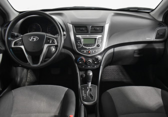Подержанный автомобиль Hyundai Solaris Hatchback 2011 года (13 фото)