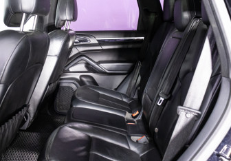 Подержанный автомобиль Porsche Cayenne 2013 года (10 фото)