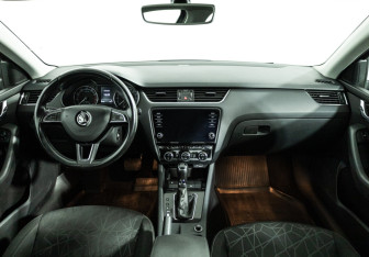 Подержанный автомобиль Skoda Octavia Liftback 2018 года (13 фото)