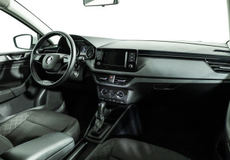 Подержанный автомобиль Skoda Rapid Liftback 2021 года (9 фото)