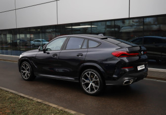 Подержанный автомобиль BMW X6 2020 года (6 фото)