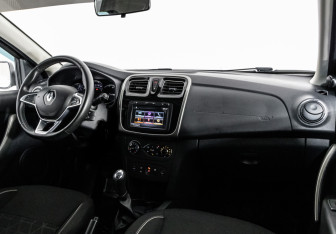 Подержанный автомобиль Renault Sandero 2019 года (9 фото)
