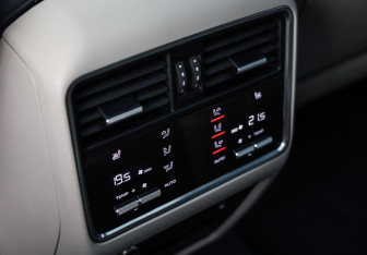 Подержанный автомобиль Porsche Cayenne 2019 года (25 фото)