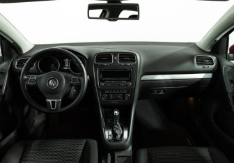 Подержанный автомобиль Volkswagen Golf Hatchback 2012 года (13 фото)