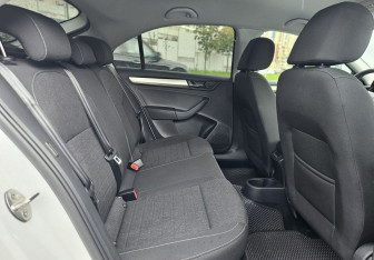Подержанный автомобиль Skoda Rapid Liftback 2022 года (12 фото)