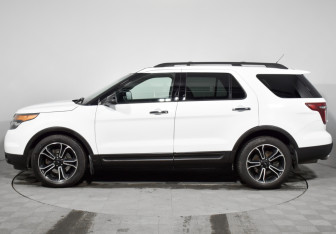 Подержанный автомобиль Ford Explorer 2014 года (8 фото)
