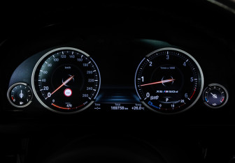 Подержанный автомобиль BMW X6 2015 года (36 фото)