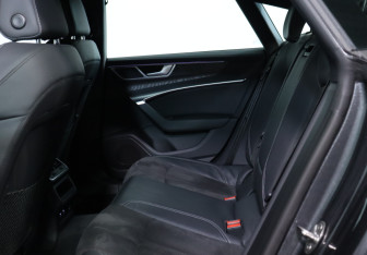 Подержанный автомобиль Audi A7 2019 года (23 фото)