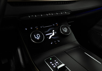 Подержанный автомобиль Exeed LX 2022 года (17 фото)