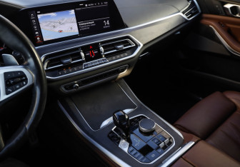 Подержанный автомобиль BMW X5 2020 года (25 фото)