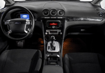 Подержанный автомобиль Ford Galaxy 2010 года (15 фото)