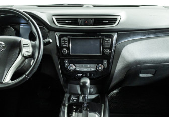 Подержанный автомобиль Nissan Qashqai 2016 года (14 фото)