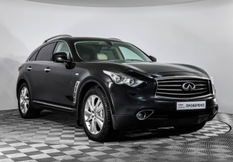 Подержанный автомобиль Infiniti FX 2012 года (3 фото)