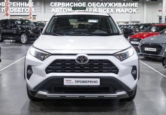 Подержанный автомобиль Toyota RAV4 2022 года (6 фото)