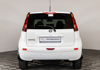 Подержанный автомобиль Nissan Note 2013 года (6 фото)