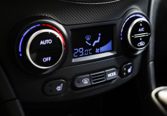 Подержанный автомобиль Hyundai Solaris Hatchback 2015 года (16 фото)