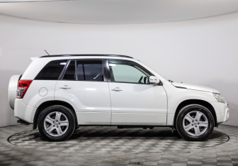 Подержанный автомобиль Suzuki Grand Vitara 2011 года (4 фото)