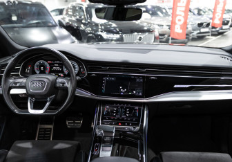 Подержанный автомобиль Audi Q8 2020 года (13 фото)