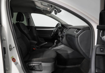 Подержанный автомобиль Skoda Octavia Liftback 2013 года (22 фото)