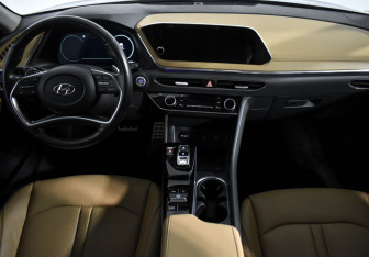 Подержанный автомобиль Hyundai Sonata 2021 года (11 фото)