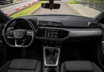 Подержанный автомобиль Audi Q3 Sportback 2020 года (11 фото)