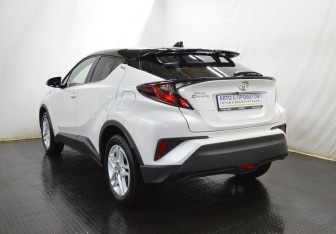 Подержанный автомобиль Toyota C-HR 2022 года (7 фото)