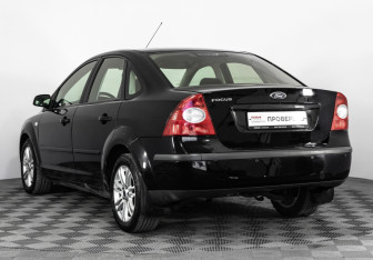 Подержанный автомобиль Ford Focus Sedan 2006 года (7 фото)