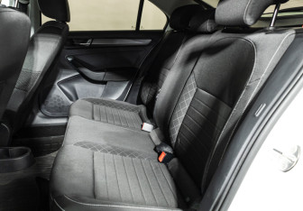 Подержанный автомобиль Skoda Rapid Liftback 2018 года (10 фото)