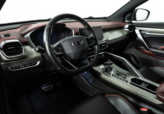 Подержанный автомобиль Geely Coolray 2023 года (11 фото)