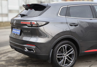 Подержанный автомобиль Changan UNI-S 2024 года (7 фото)