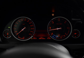 Подержанный автомобиль BMW X5 2015 года (20 фото)