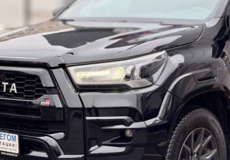 Подержанный автомобиль Toyota Hilux 2022 года (7 фото)