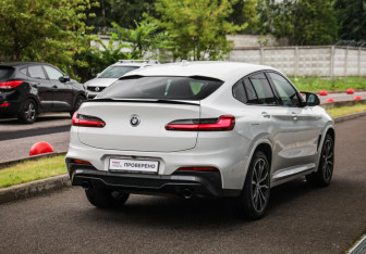 Подержанный автомобиль BMW X4 2020 года (6 фото)