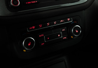 Подержанный автомобиль Volkswagen Tiguan 2014 года (15 фото)